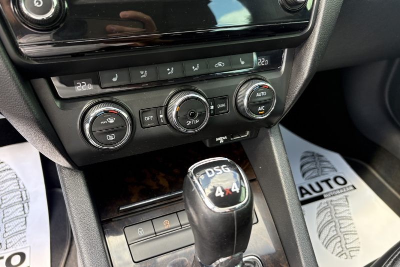 Ponuka / Škoda Octavia Combi 1.8 TSI Business DSG 4x4